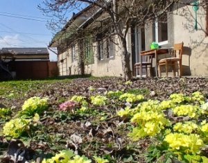 Casa in zona semicentrala, singur in curte, acces auto, spatiu mare de parcare