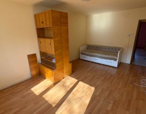 Apartament 2 camere, Plopilor, etaj 1, camere decomandate, centrala proprie ! 