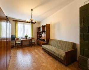 Apartament central, la curte comuna, Motilor, 56 mp