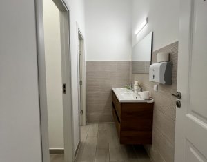 Espace Commercial à louer dans Cluj-napoca, zone Dambul Rotund