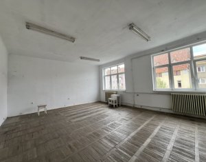 Bureau à louer, 36m2 dans Cluj-napoca, zone Centru