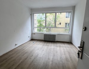 Bureau à louer, 17m2 dans Cluj-napoca