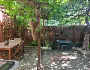 Casa calcan, cart Gheorgheni, 5 camere, 2 bai, garaj, anexe, curte
