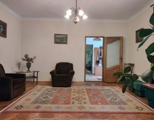 Casa calcan, cart Gheorgheni, 5 camere, 2 bai, garaj, anexe, curte