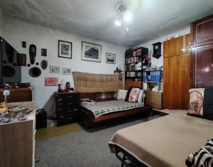 Casa calcan cu gradina mare in Inima cartierului Intre Lacuri - Cluj-Napoca