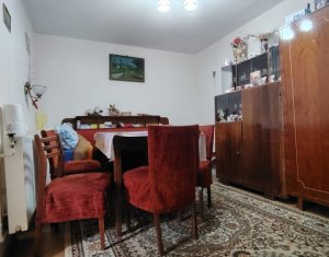 Casa calcan cu gradina mare in Inima cartierului Intre Lacuri - Cluj-Napoca
