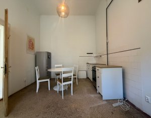 Apartament 2 camere, situat în zona centrală