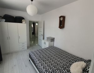 Apartment 3 rooms for sale in Floresti