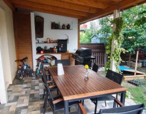 House 4 rooms for sale in Floresti