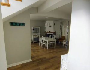 House 4 rooms for sale in Floresti
