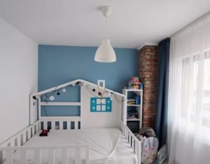 House 4 rooms for sale in Floresti