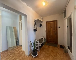 Vanzare apartament 3 camere DECOMANDAT, 74 mp, zona pod Calvaria