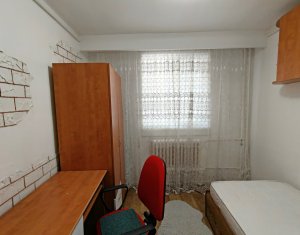 Apartament cu 3 camere, strada Busteni, Gheorgheni